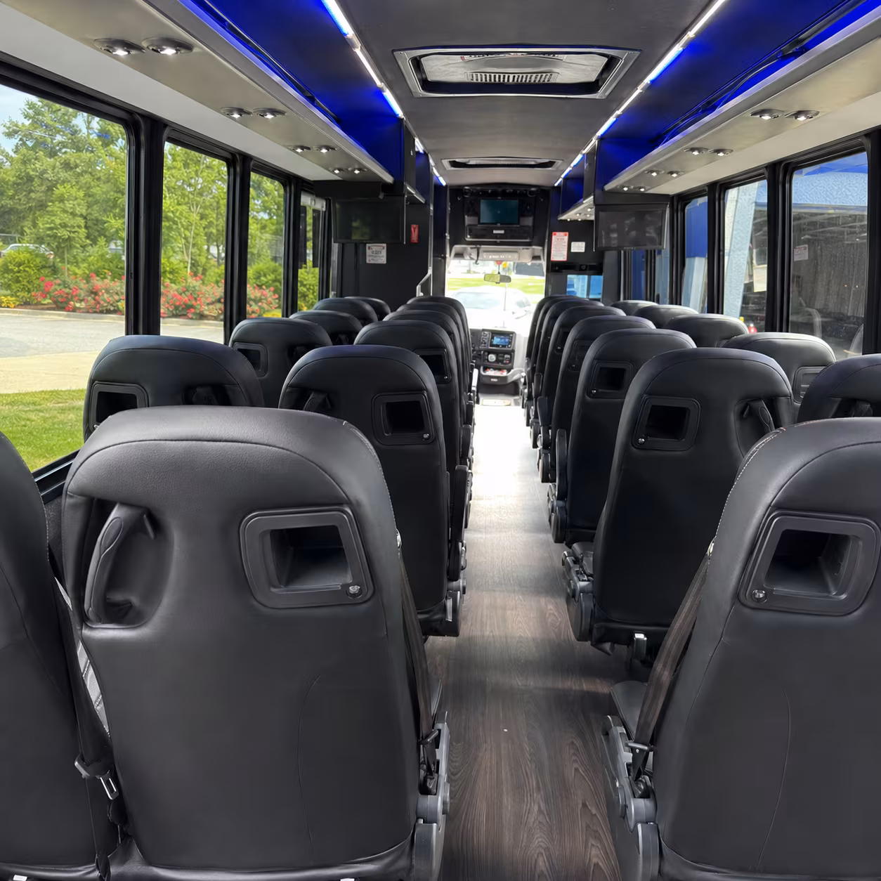 minibuses and charter buses to louisville for owensboro field trips