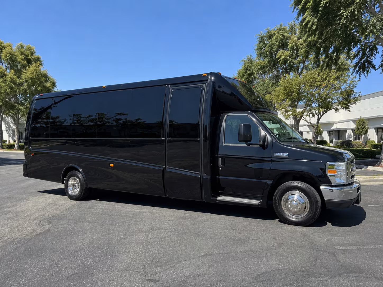 party buses and minibuses for riverpark center shows in owensboro